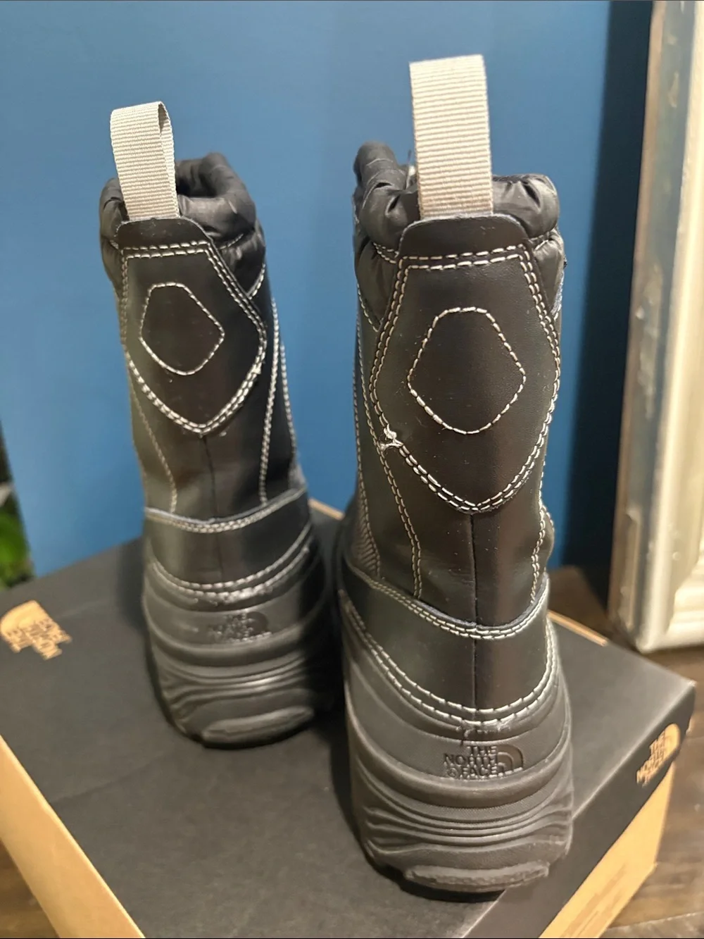 The North Face Black Kids Snow Boots with Pull-Top Closure